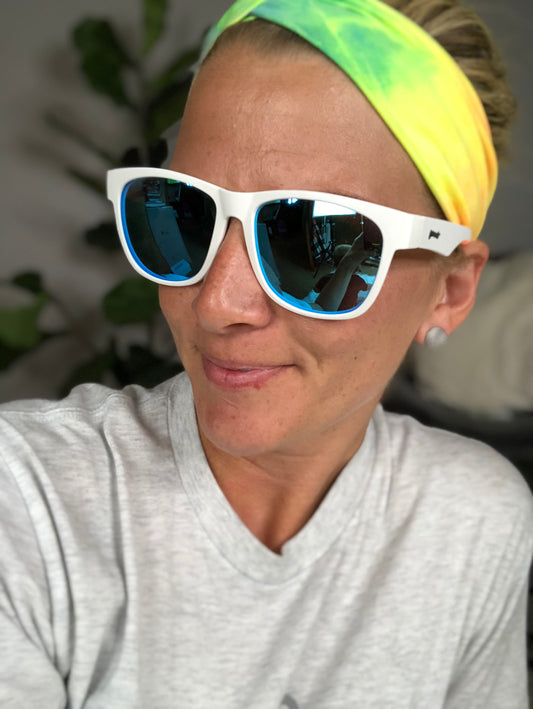 LARGE WHITE W/ BLUE GOODR SUNGLASSES