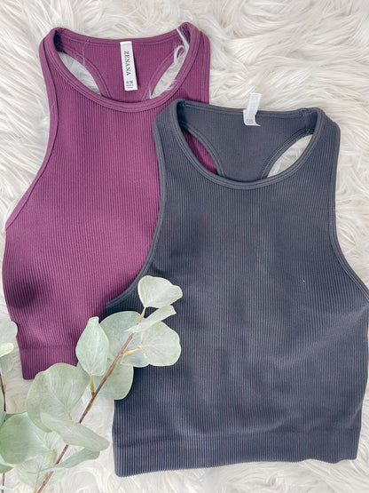 RIBBED SEAMLESS HIGH-NECK CROPPED TANK
