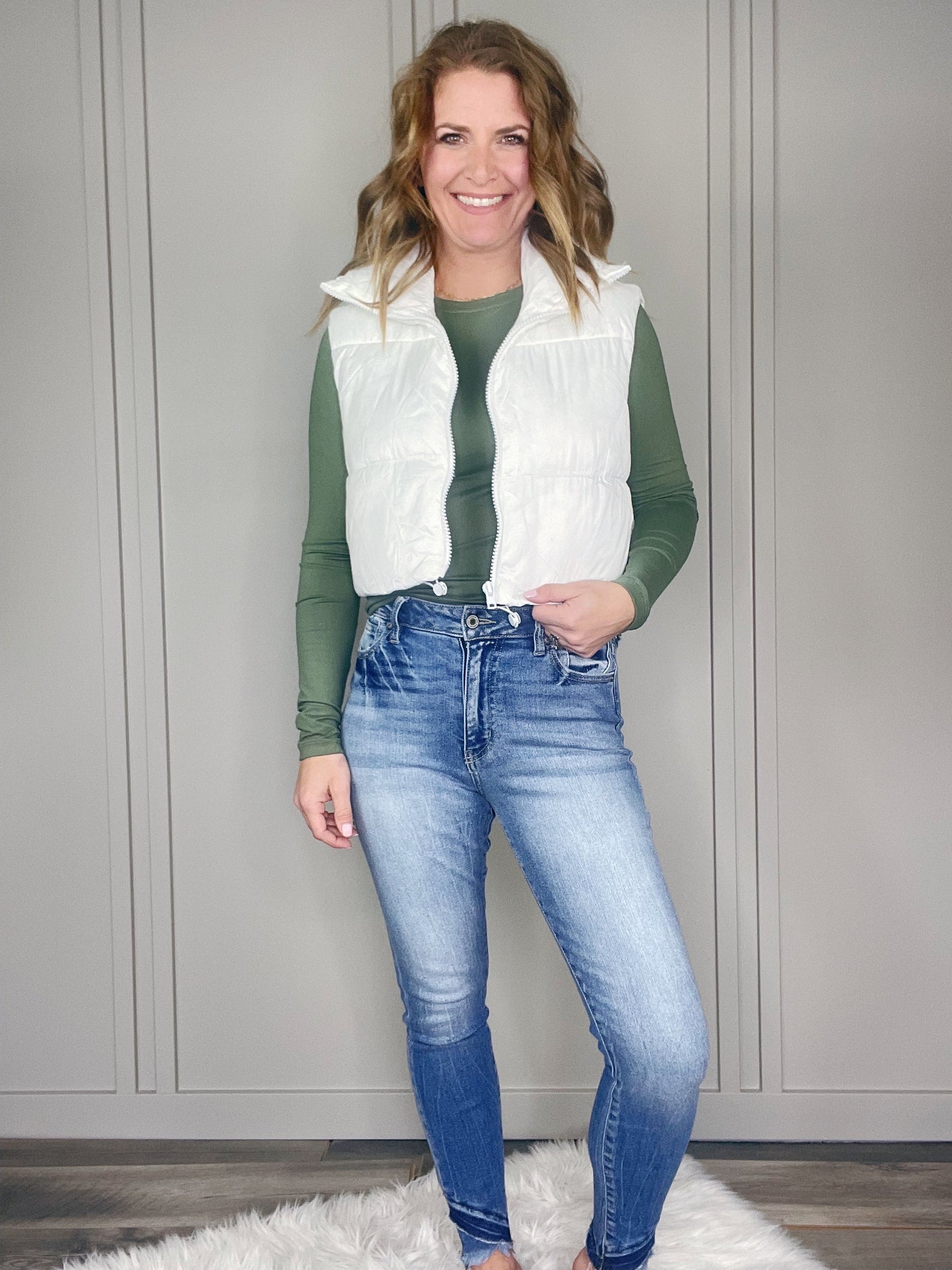 WHITE CROPPED PUFFER VEST