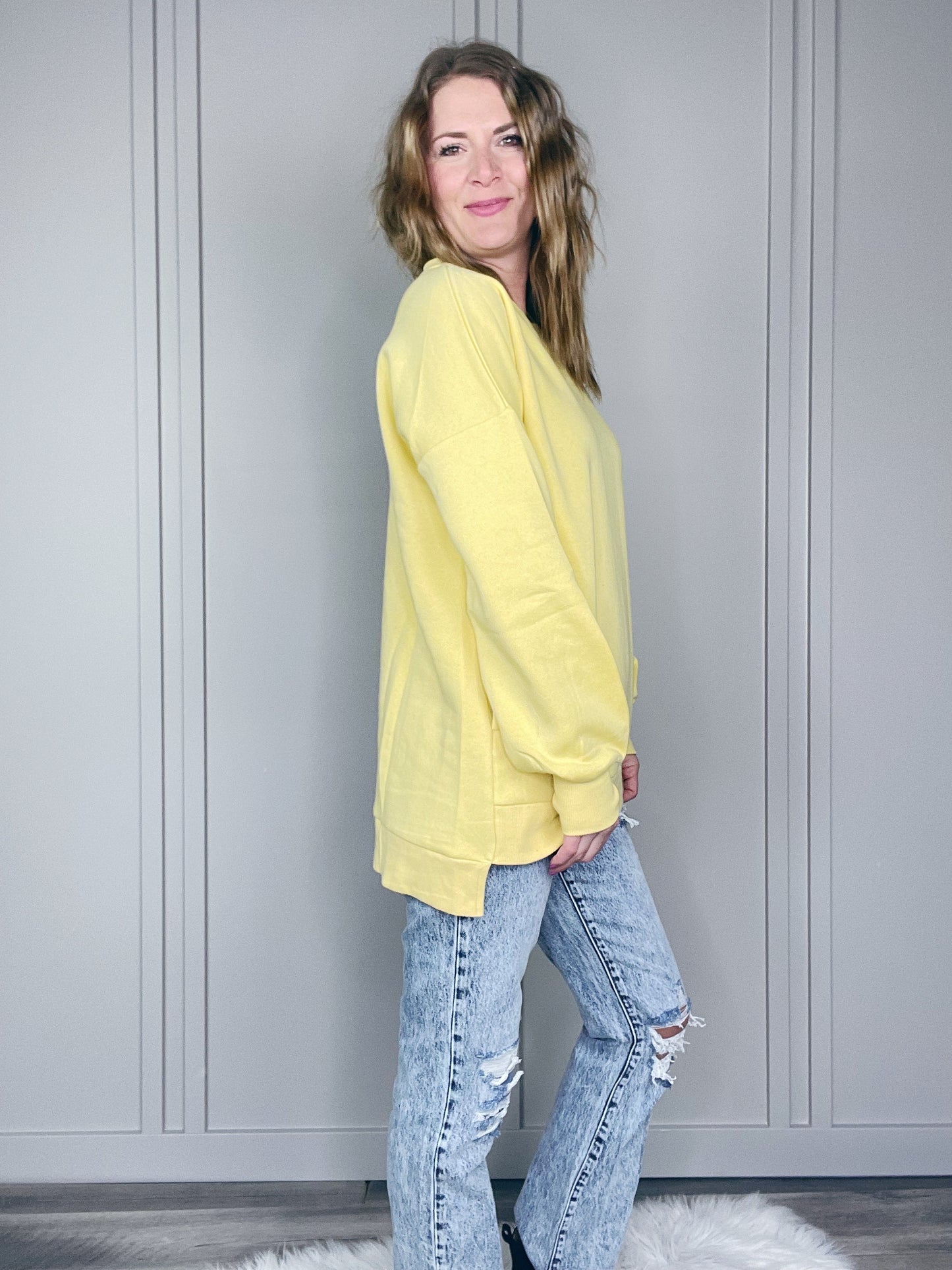 LONG SLEEVE ROUND NECK HI LOW HEM SWEATER