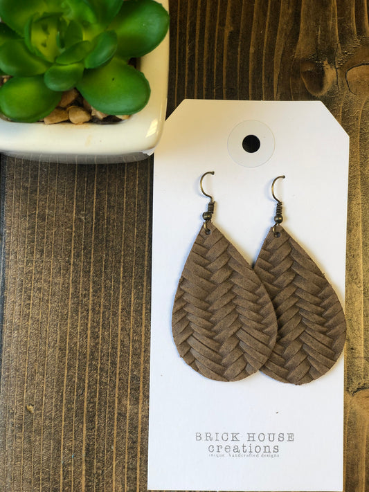 TAUPE WEAVE LEATHER EARRING