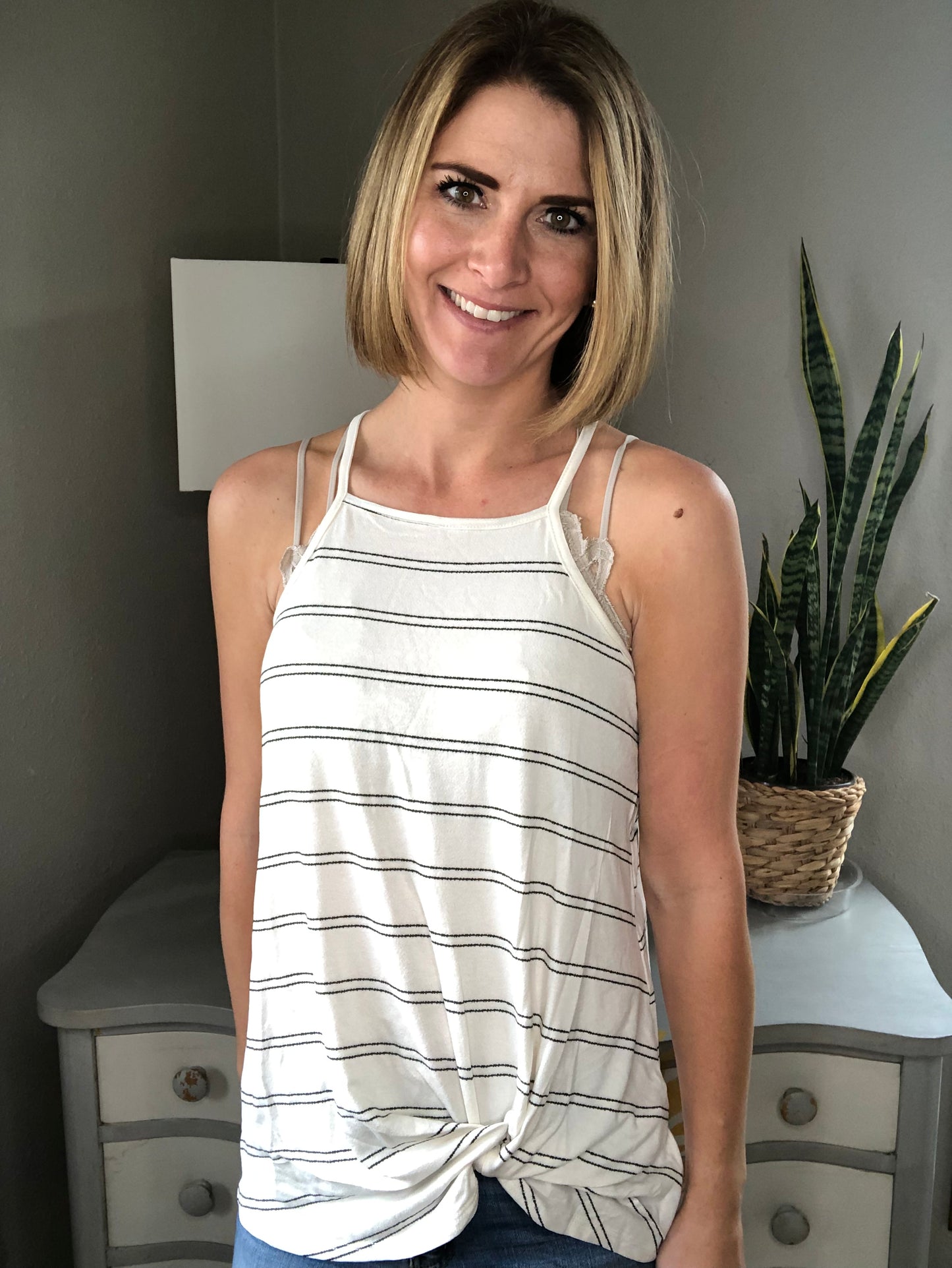 STRIPE FRONT TWIST SPAGHETTI TANK