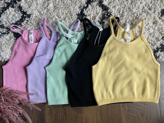SEAMLESS HALTER CROP