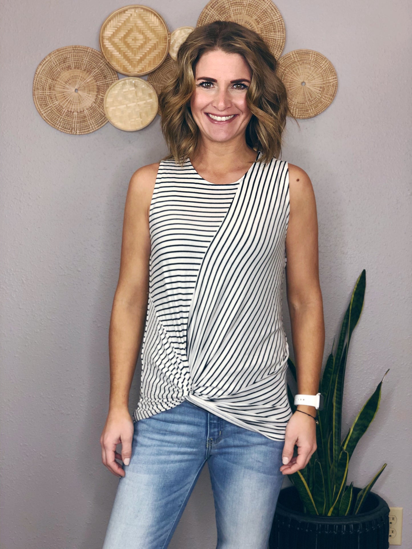 STRIPE KNOT FRONT SLEEVELESS TANK