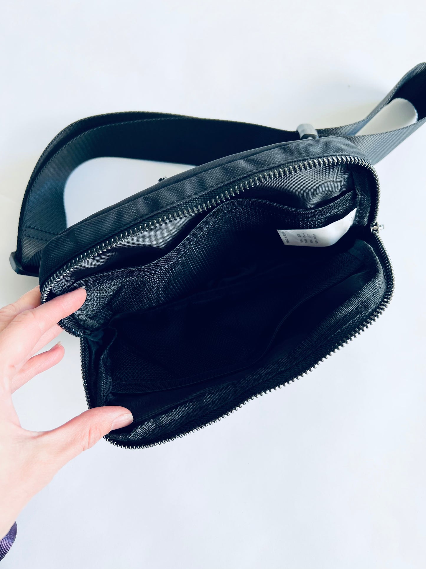 WATERPROOF SLING BAG