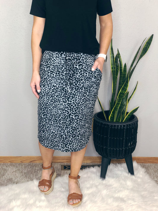 GREY LEOPARD SKIRT W/ POCKETS