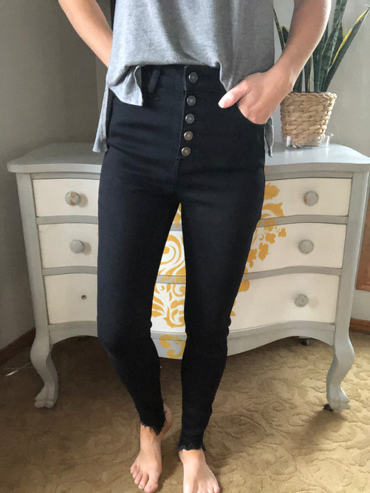 BLACK DISTRESSED BOTTOM JEANS
