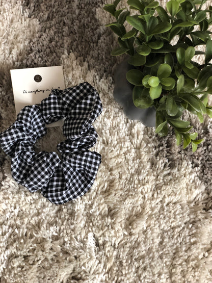 PLAID SCRUNCHIES
