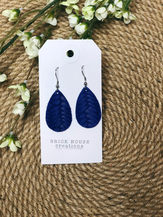 SMALL NAVY LEATHER EARRINGS