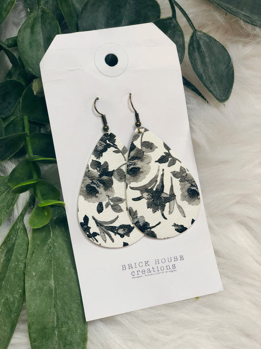 GREY FLORAL LEATHER EARRING