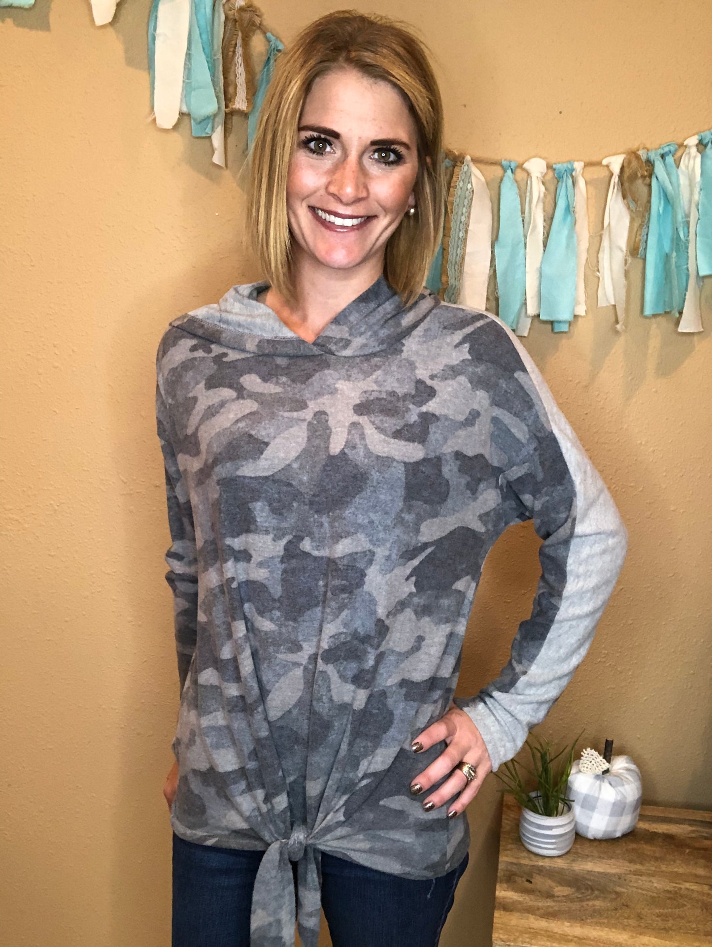 CAMO HOODIE W/ FRONT TIE