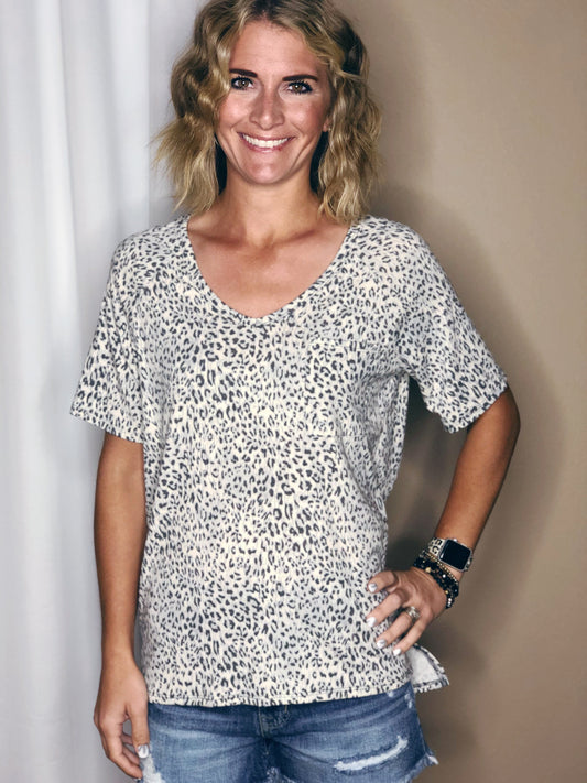 LEOPARD V-NECK WITH SIDE SLITS