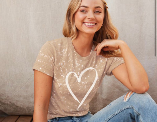 HEART BLEACHED GRAPHIC TEE