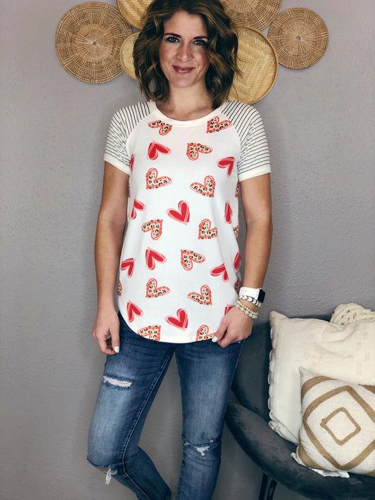 HEART PRINT RAGLAN SLEEVE TOP