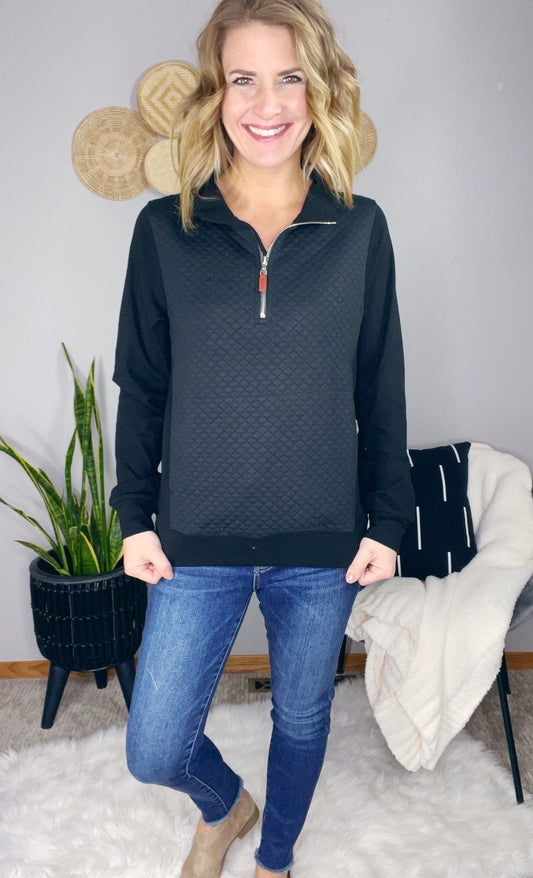 QUILTED FRONT TOP W/ POCKETS