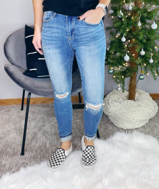MEDIUM DISTRESSED SKINNY JEAN