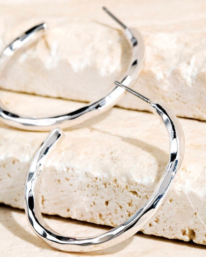 HAMMERED METAL HOOP EARRING