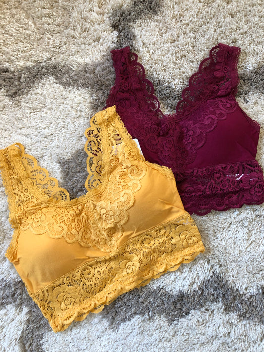 THICK LACE PADDED BRALETTE