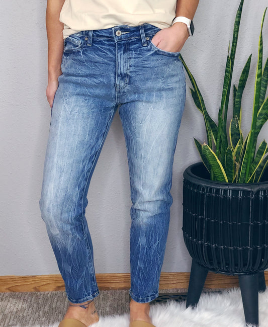 HIGH RISE NON-DISTRESSED KANCAN MOM JEAN