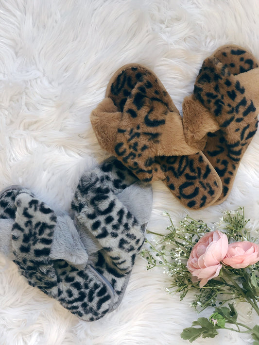 CRISS CORSS COZY LEOPARD SLIPPER