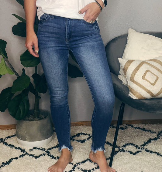 HIGH RISE SKINNY JEAN W/ BOTTOM DISTRESSING