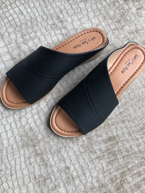 BLACK WRAP SANDAL