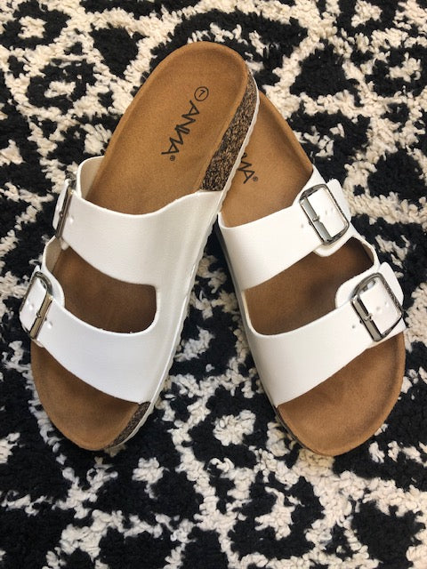 WHITE SANDAL