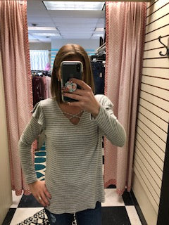 STRIPE V-NECK TOP
