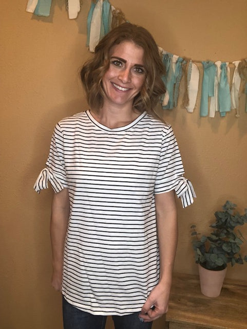 TIE SLEEVE STRIPE TEE