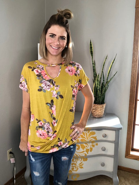 FLORAL W/ KEYHOLE AND KNOT