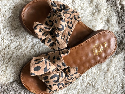 LEOPARD BOW SANDAL