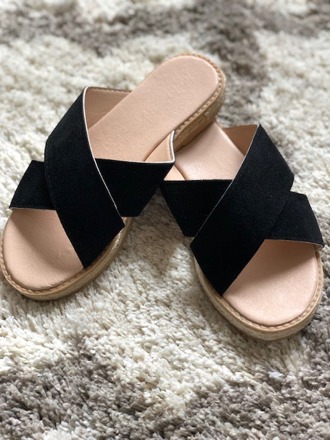 CRISS CROSS SLIDE SANDAL
