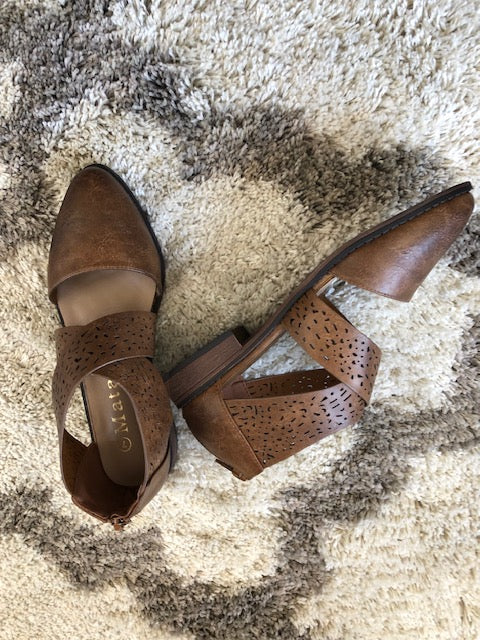 CRISS CROSS FLATS