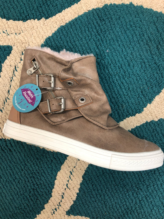 FUZZY BOOTIE