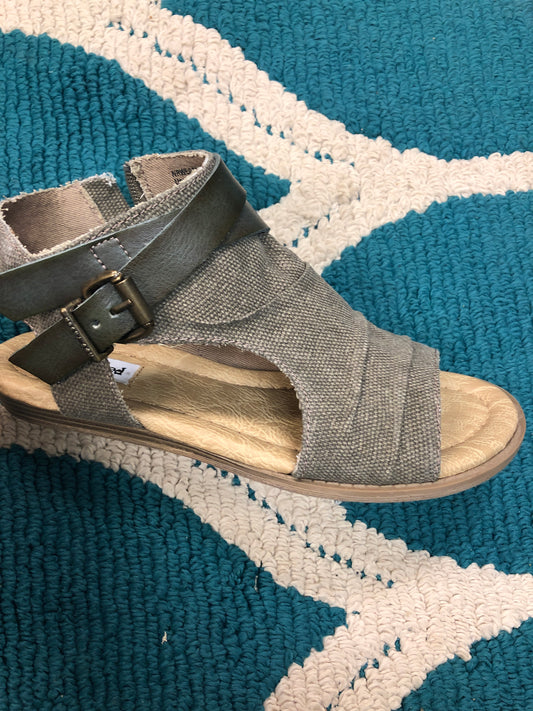 BROWN SANDAL